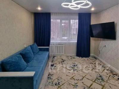 2-комнатная квартира, 48.6 м², 1/5 этаж, мкр Михайловка , Аманжолова 55а за 19 млн 〒 в Караганде, Казыбек би р-н