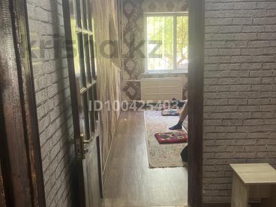 2-комнатная квартира · 60 м² · 2/5 этаж, 16-й микрорайон, 16-й микрорайон 5 — Коктем базар за 140 000 〒 в Шымкенте, Аль-Фарабийский р-н
