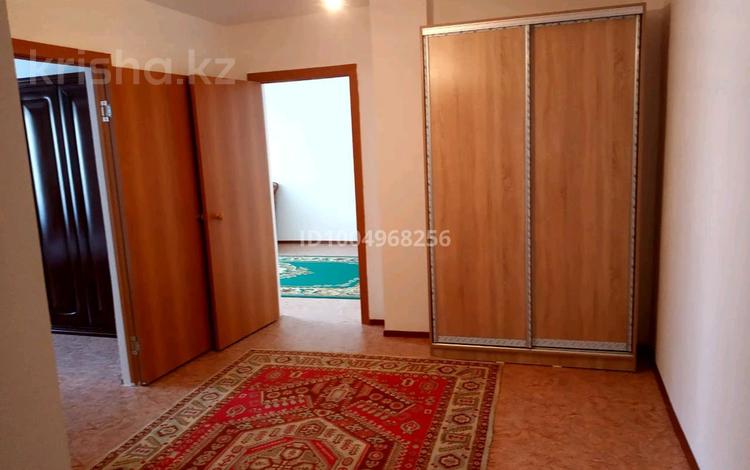 2-бөлмелі пәтер · 70 м² · 2/25 қабат, мкр Городской Аэропорт, Микрорайон Байкена Ашимова 26 — Ашимова, Момышулы, бағасы: 180 000 〒 в Караганде, Казыбек би р-н — фото 2