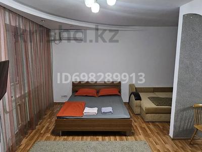 1-комнатная квартира · 38 м² · 3/5 этаж, Курмангазы 5 — Авангард конечная дом пиццерия Ля Рома за 2 500 ₸ в Атырау, мкр Авангард-2