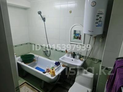 3 комнаты · 64 м² · 5/9 этаж, Майкудук, Майкудук, 11а микрорайон за 60 000 ₸ в Караганде, Алихана Бокейханова р-н