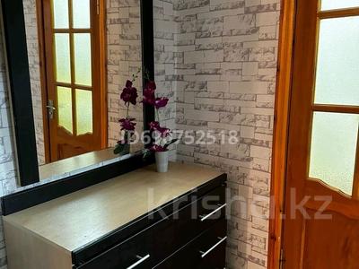 1-бөлмелі пәтер · 45 м² · 8/10 қабат, Валиханова 159 — Рядом с торговым домом АЛАТАУ, бағасы: 10 000 ₸ в Семее