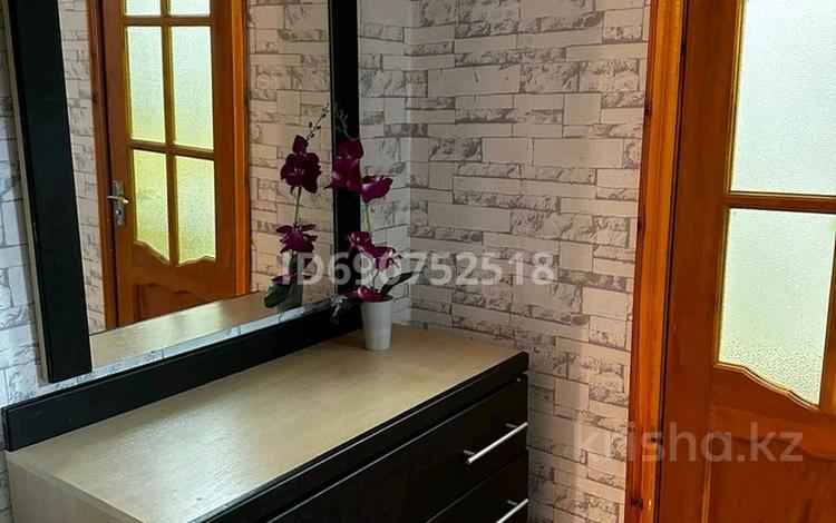 1-бөлмелі пәтер · 45 м² · 8/10 қабат, Валиханова 159 — Рядом с торговым домом АЛАТАУ, бағасы: 10 000 ₸ в Семее — фото 2