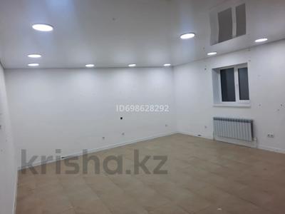 Свободное назначение, офисы, магазины и бутики, салоны красоты, медцентры и аптеки, образование, кабинеты и рабочие места, студии · 38 м² за 230 000 〒 в Уральске