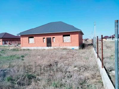 Отдельный дом · 5 комнат · 180 м² · 8.5 сот., Участок 4/25 — По трасса жанаконыс магазин по пути ,от магазин 700метр.заправка лидер за 27 млн 〒 в Актобе, жилой массив Жанаконыс