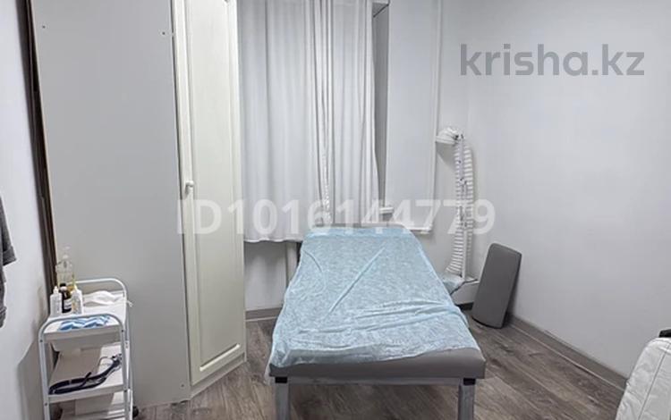 1 бөлме · 43 м² · 1/10 қабат, Гүлдер 3 ш/а. 19, бағасы: 200 000 ₸ в Караганде, Казыбек би р-н — фото 2