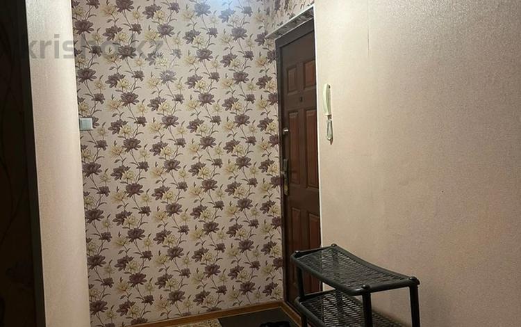 1-комнатная квартира, 40 м², 4/5 этаж помесячно, Алдабергенова за 90 000 〒 в Талдыкоргане, мкр Жастар — фото 2