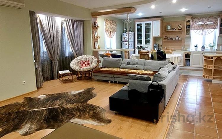 Отдельный дом · 7 комнат · 270 м² · 9 сот., мкр Астана 28 за 100 млн 〒 в Уральске — фото 2