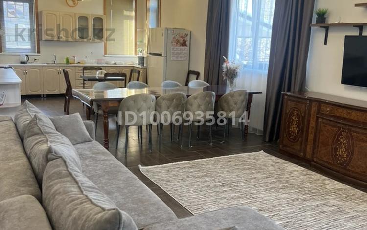Дом · 4 комнаты · 270 м², мкр Таусамалы 30а — Арал 30а за 70 000 〒 в Алматы, Наурызбайский р-н — фото 2