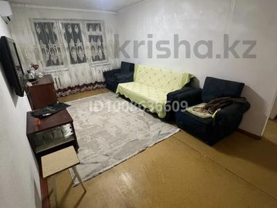 3-комнатная квартира · 65 м² · 4/4 этаж, мкр №4 7 за 300 000 〒 в Алматы, Ауэзовский р-н