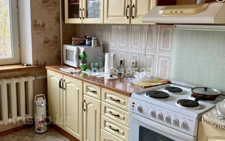 2-комнатная квартира · 54 м² · 3/9 этаж, мкр Юго-Восток, Мкр Юго-Восток, мкр Гульдер 1 17 — Возле Грузинского кафе.. за 28 млн ₸ в Караганде, Казыбек би р-н — фото 2