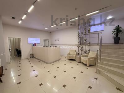 Салоны красоты, медцентры и аптеки, кабинеты и рабочие места · 300 м² за 250 000 ₸ в Алматы, Алмалинский р-н