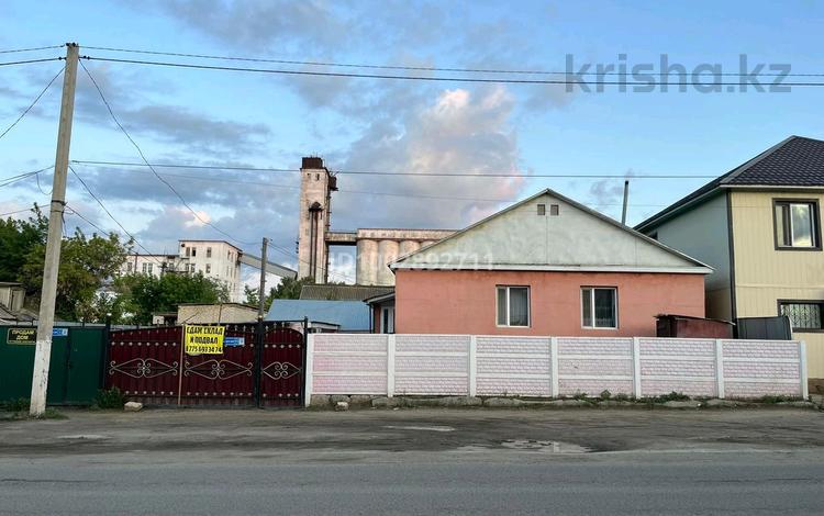 Отдельный дом · 3 комнаты · 100 м² · 4 сот., Старый город, Сегиз сери 7 — Возле Электро сети, сзади базара за 70 млн 〒 в Актобе — фото 2