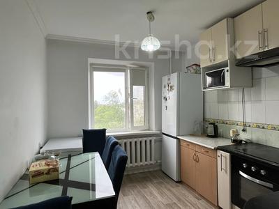 2-бөлмелі пәтер · 55 м² · 6/9 қабат, Гүлдер 3 ш/а. 16 — Школа-лицей им. Ы. Алтынсарина №101, Общеобразовательная школа №28, Карагандинский медико-технический колледж, ясли-сад Балақай, Норма, Магнум, Мечта, бағасы: 21 млн ₸ в Караганде, Казыбек би р-н