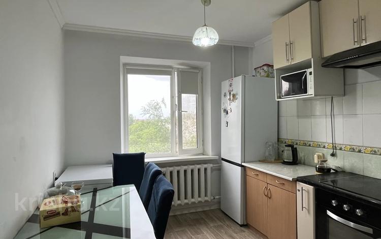 2-комнатная квартира · 55 м² · 6/9 этаж, мкр Юго-Восток, мкр Гульдер 1 16 — Школа-лицей им. Ы. Алтынсарина №101, Общеобразовательная школа №28, Карагандинский медико-технический колледж, ясли-сад Балақай, Норма, Магнум, Мечта за 21 млн ₸ в Караганде, Казыбек би р-н — фото 2