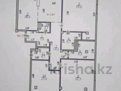 Продажа квартир в Алматы: 5-комнатная квартира · 180 м² · 1/4 этаж, мкр Акжар, Ер Тостык 3 за 145 млн 〒 5-комнатная квартира · 180 м² · 1/4 этаж, мкр Акжар, Ер Тостык 3 за 145 млн 〒 в Алматы, Наурызбайский р-н