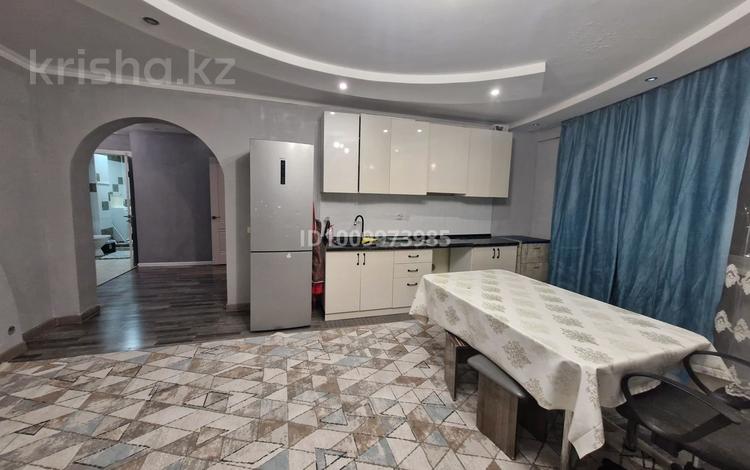 2-комнатная квартира · 55 м² · 10/15 этаж, Тлендиева 46 — Рядом базар Саянур, Бакыт гостиница, Магнум за 17 000 ₸ в Астане, Сарыарка р-н — фото 2