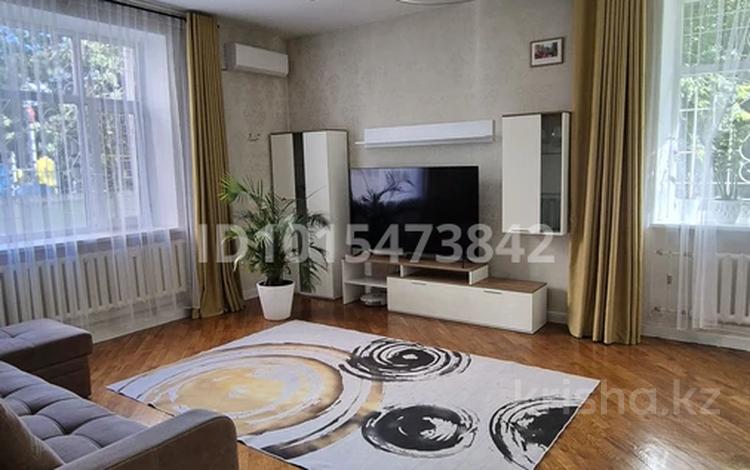 3-комнатная квартира · 90 м² · 1/3 этаж, Абай 41 — Дворец Жастар за 450 000 ₸ в Астане, р-н Байконур — фото 2
