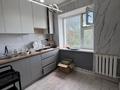 3-бөлмелі пәтер · 42.4 м² · 3/5 қабат, Ескі қала, айтеке би, бағасы: 9.2 млн ₸ в Актобе, Старый город