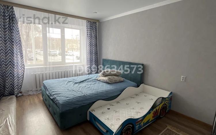 2-комнатная квартира · 54 м² · 1/5 этаж, 4 мкр 6 за 20 млн ₸ в Аксае — фото 2