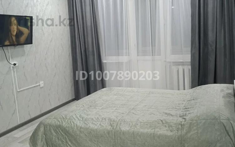 1-комнатная квартира · 36 м² · 2/5 этаж, проспект Республики 69 за 1 500 ₸ в Темиртау — фото 2