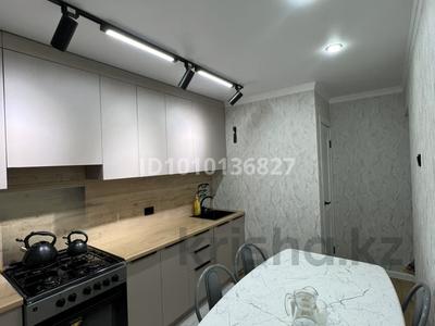 3-бөлмелі пәтер · 70 м² · 1/9 қабат, Строитель ш/а., бағасы: 25.5 млн ₸ в Уральске, мкр Строитель