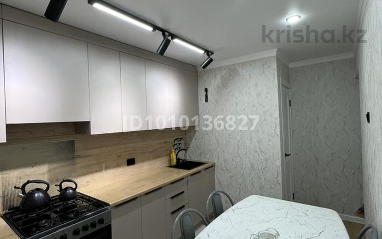 3-бөлмелі пәтер · 70 м² · 1/9 қабат, Строитель ш/а., бағасы: 25.5 млн ₸ в Уральске, мкр Строитель — фото 2
