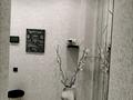 2-комнатная квартира, 50 м² помесячно, мкр Акжар, Ер Тостык 3 за 350 000 〒 в Алматы, Наурызбайский р-н — фото 4