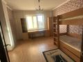 3-комнатная квартира, 80.8 м², 2/10 этаж помесячно, мкр Юго-Восток, Шахтёров 74 за 200 000 〒 в Караганде, Казыбек би р-н — фото 3