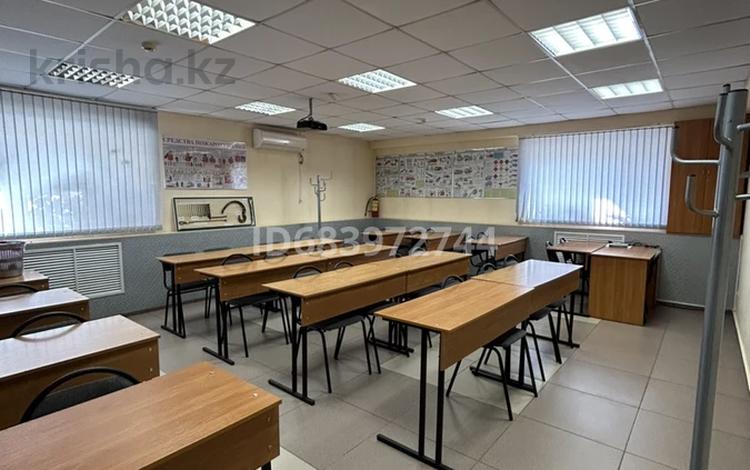 Свободное назначение, офисы, образование, кабинеты и рабочие места · 60 м² за 300 000 ₸ в Астане, р-н Байконур — фото 3