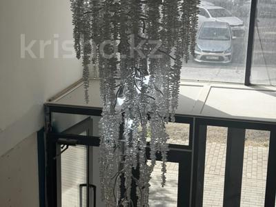 Свободное назначение, офисы, магазины и бутики, склады, общепит, салоны красоты, фитнес и спорт, медцентры и аптеки, образование, развлечения, конференц-залы, кабинеты и рабочие места, студии · 196 м² за 1 млн ₸ в Астане, Нура р-н
