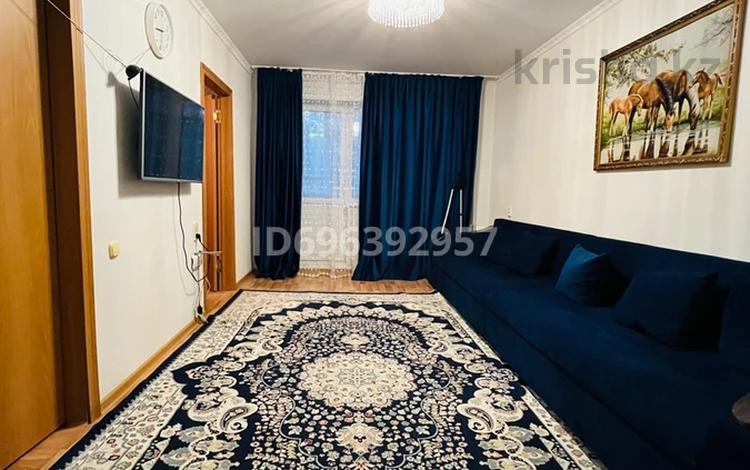 4-комнатная квартира, 61 м², 3/5 этаж, 6 микрорайон 62