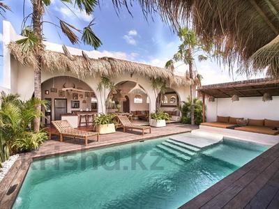Отдельный дом · 4 комнаты · 200 м² · 1 сот., Бали 1 за ~ 245.7 млн 〒 в Денпасаре