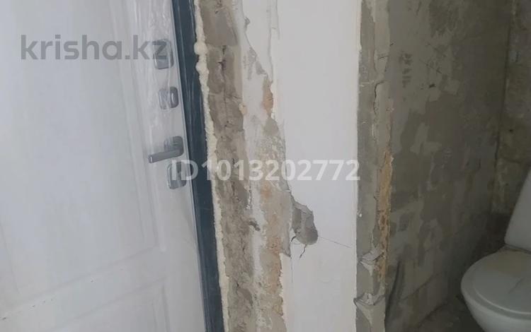 1-бөлмелі пәтер · 38 м² · 3/5 қабат, Жилгородок ш/а. 6, бағасы: 6 млн ₸ в Актобе, мкр Жилгородок — фото 2