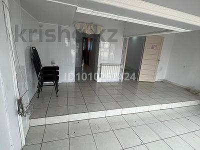 Еркін · 90 м², бағасы: 350 000 ₸ в Актау, 8-й мкр