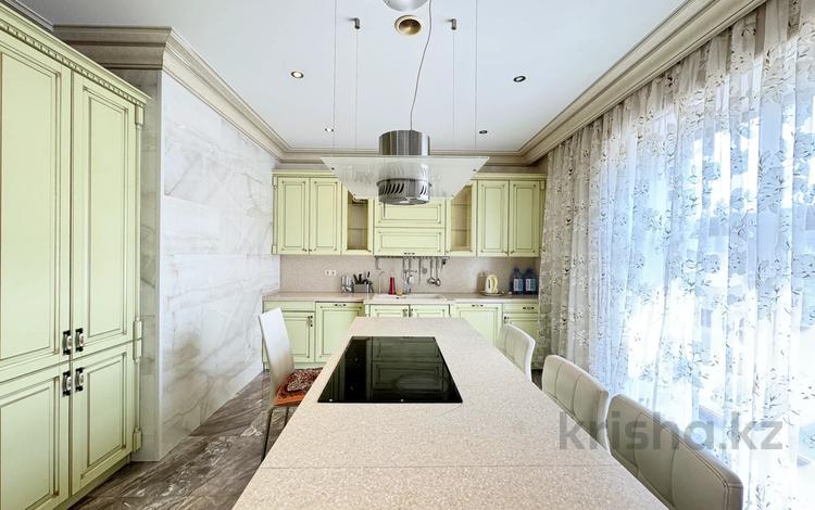 5-комнатная квартира · 300 м² · 4/5 этаж, айша Биби 39 за ~ 200 млн ₸ в Астане — фото 2