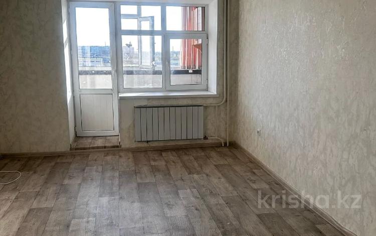 2-комнатная квартира, 58 м², 8/9 этаж, мкр. Алтын орда, ул. Мангилик ел за 17 млн 〒 в Актобе, мкр. Алтын орда — фото 2