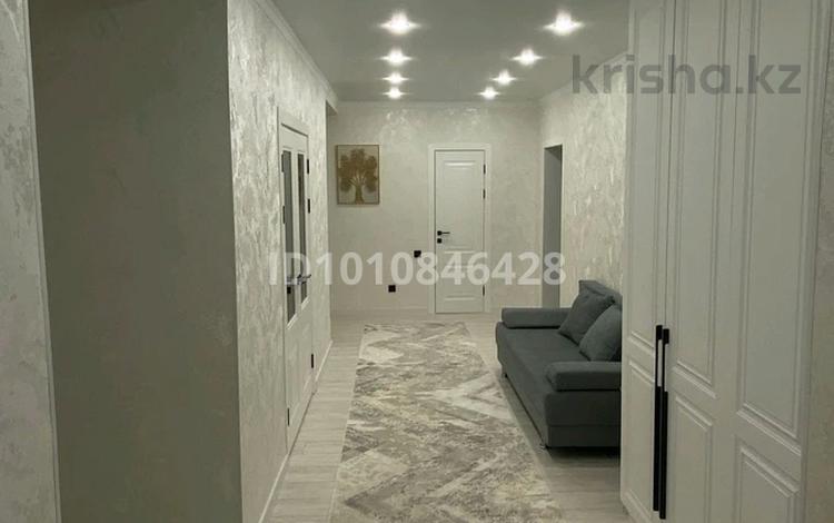 3-бөлмелі пәтер · 110 м² · 7/9 қабат, мкр. Алтын орда 101Б, бағасы: 48 млн ₸ в Актобе — фото 2