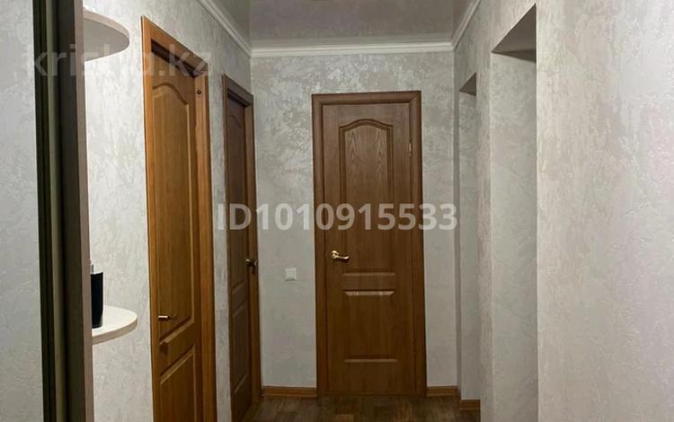 3-комнатная квартира · 68 м² · 4/6 этаж, мкр 11 96 — 9 школа за 21 млн 〒 в Актобе — фото 2