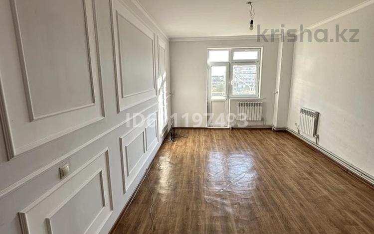 2-комнатная квартира, 78 м², 3/5 этаж, Микрорайон Арай-2 10 — Достык Маркет