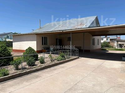 Продажа домов и дачи в Жамбылской обл.: Отдельный дом · 6 комнат · 140 м² · 18 сот., Переулок Қожаханова 1 за 38 млн 〒 Отдельный дом · 6 комнат · 140 м² · 18 сот., Переулок Қожаханова 1 за 38 млн 〒 в Мерке