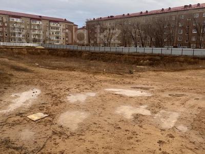 Участок · 50 соток, 10 микрорайон — Улицы дружбы народов за 250 млн 〒 в Аксае
