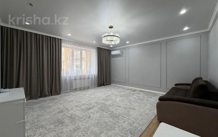 2-бөлмелі пәтер · 90 м² · 1/10 қабат, Қонаев ш/а. 52/2, бағасы: 43 млн ₸ в Уральске, мкр Кунаева — фото 2