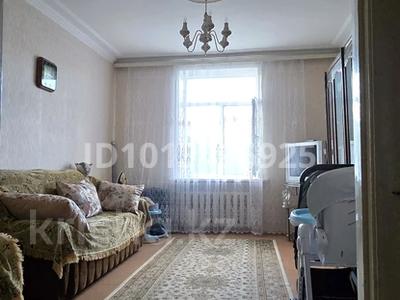 2-бөлмелі пәтер · 60 м² · 3/4 қабат, Казбековой 11 — Строительного магазина жибек жолы. школа искусств. садик. школа, бағасы: 18 млн ₸ в Балхаше