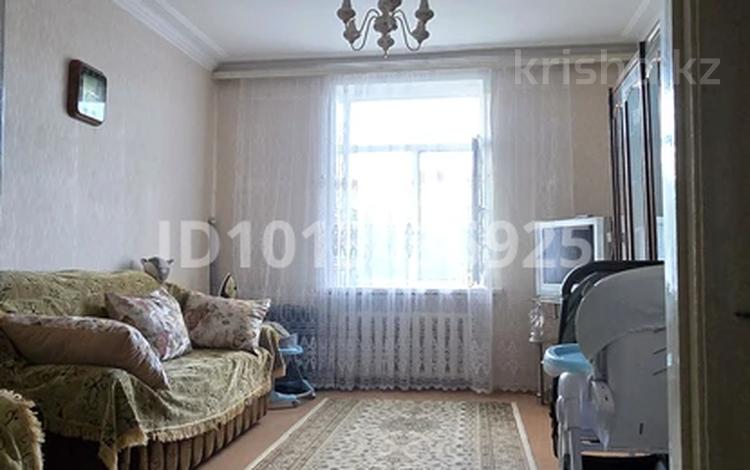 2-бөлмелі пәтер · 60 м² · 3/4 қабат, Казбековой 11 — Строительного магазина жибек жолы. школа искусств. садик. школа, бағасы: 18 млн ₸ в Балхаше — фото 2