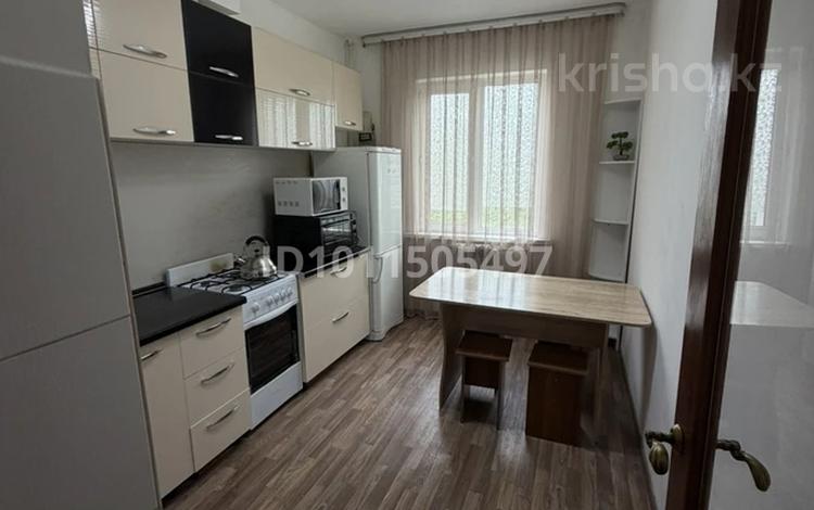 2-комнатная квартира · 64 м² · 3/6 этаж, мкр Кокжиек 32 за 250 000 ₸ в Алматы, Жетысуский р-н — фото 2