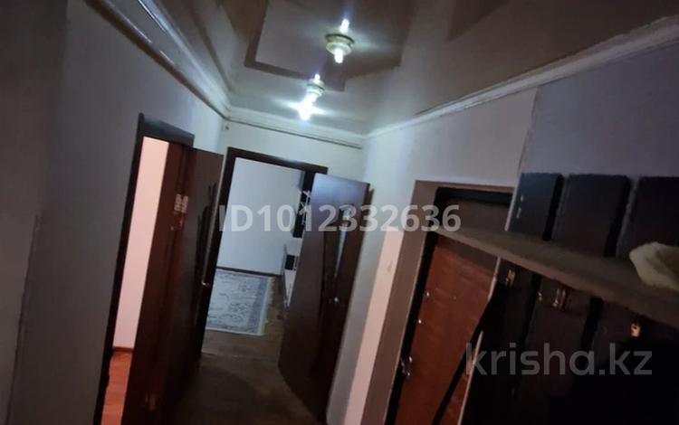 2-комнатная квартира · 44 м² · 1/5 этаж, ул. Курмангазы 104 за 150 000 ₸ в Уральске — фото 2
