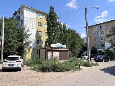 3-комнатная квартира · 54.4 м² · 1/5 этаж, Ауэзова 52А — Находится возле Достармед за 15 млн ₸ в Атырау, мкр Жилгородок