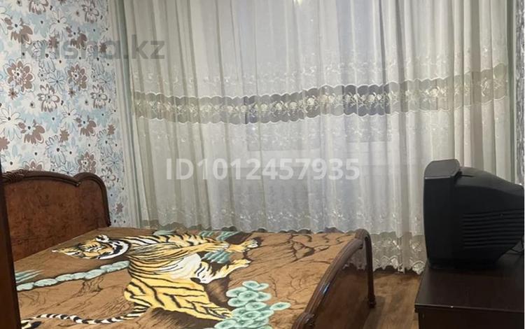 1-бөлмелі пәтер · 33 м² · 4/5 қабат, Камзина 12, бағасы: 7.3 млн ₸ в Аксу — фото 2