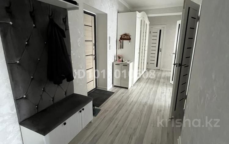 2-бөлмелі пәтер · 60 м² · 2/3 қабат, Нур Актобе, 1 микрорайон 2, бағасы: 19 млн ₸ — фото 2